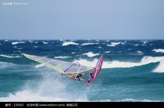 54岁王柠怎么忍心下手？剧中与小13岁男演员腻歪，表情享受没眼看